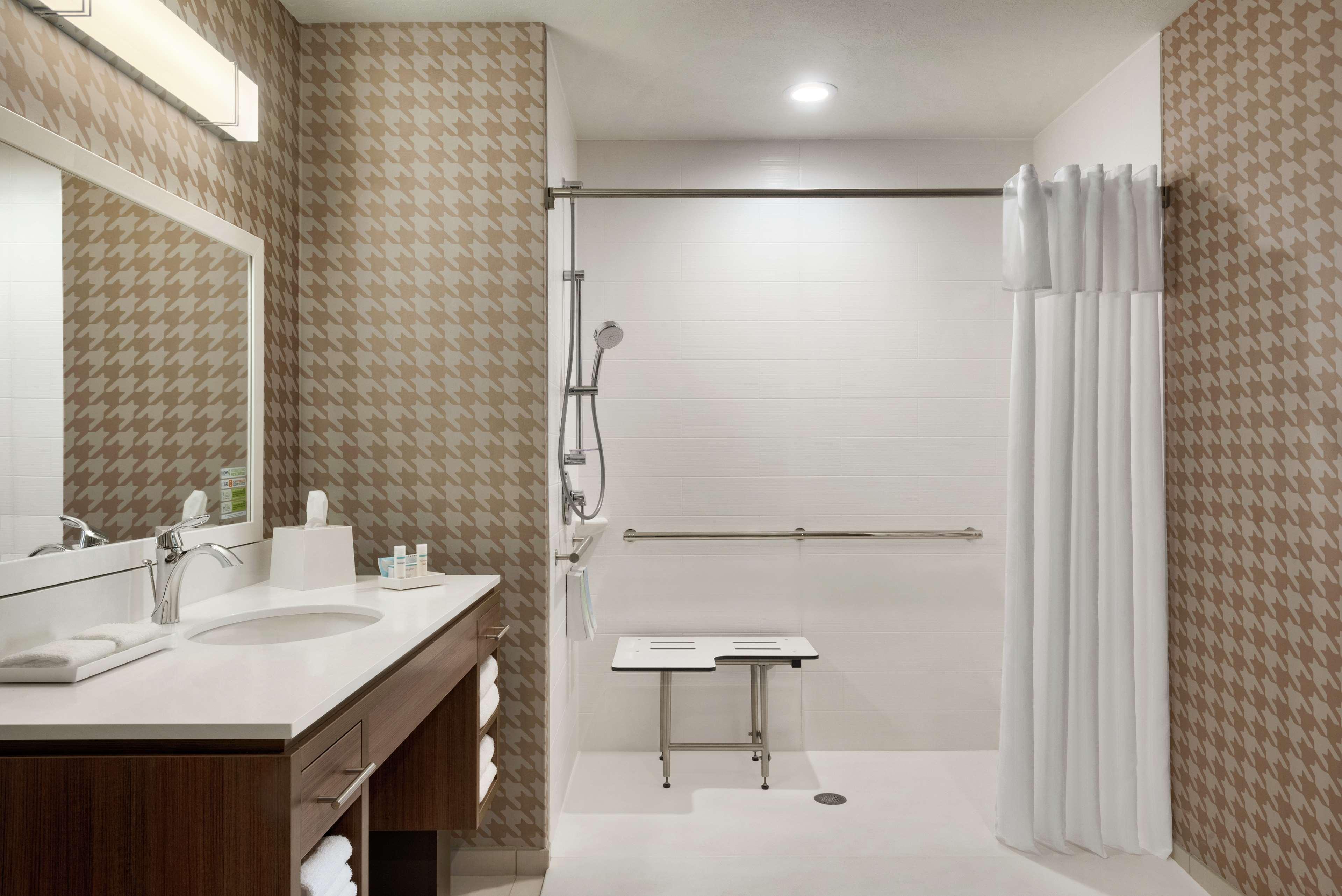 Home2 Suites By Hilton Бисмарк Экстерьер фото