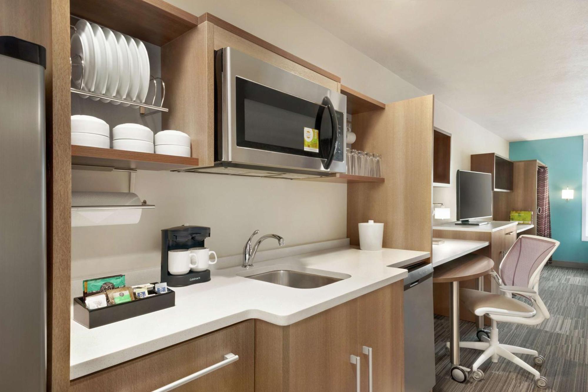 Home2 Suites By Hilton Бисмарк Экстерьер фото